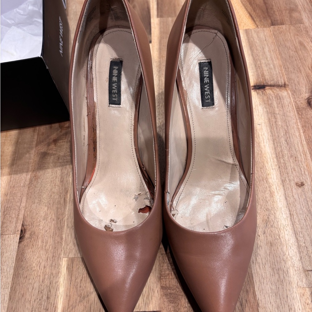 Nine West Ezra Pointy Toe Pumps Light Brown Leather SZ 9.5:Classic vintage look! - Picture 4 of 15